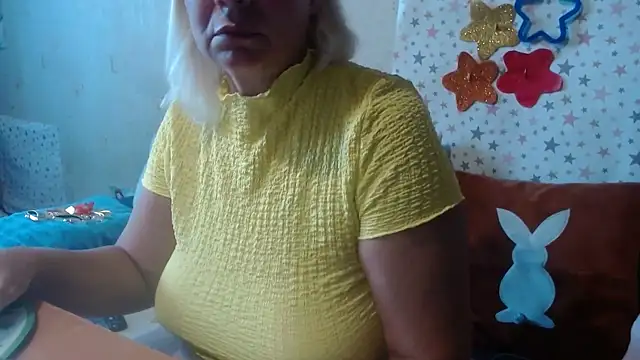 Snapshot of QueenLana chatting on 09.12.25 QueenLana online show from 09.12.25