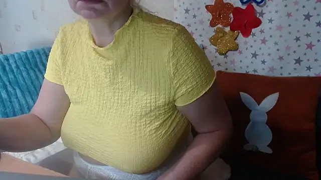 Snapshot of QueenLana chatting on 11.11.25 QueenLana online show from 11.11.25