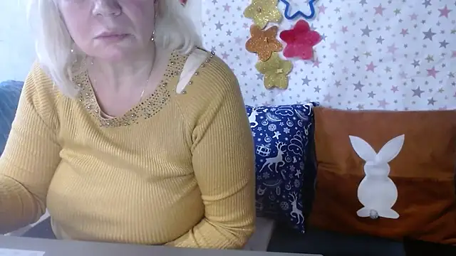 Snapshot of QueenLana chatting on 12.15.25 QueenLana online show from 12.15.25