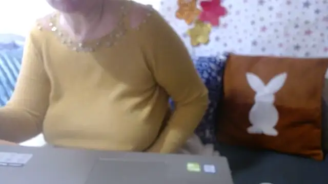 Snapshot of QueenLana chatting on 12.17.25 QueenLana online show from 12.17.25