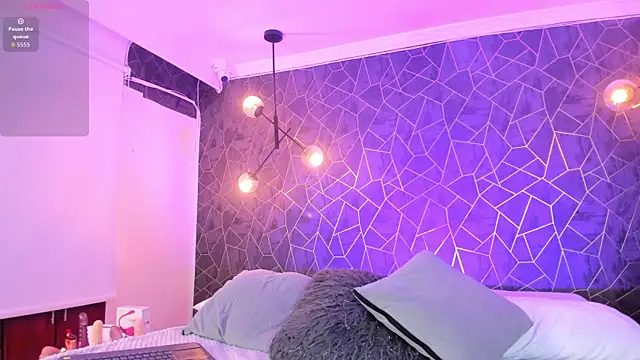 danaythamara1 online show from 11.13.25