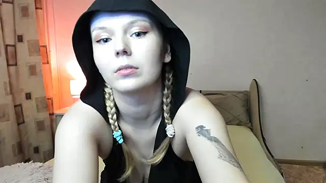 Vivian Davis online show from 03.04.25