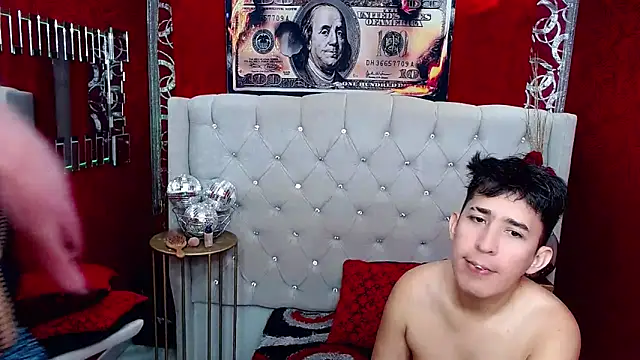 Snapshot of shannentrans chatting on 12.03.24 shannentrans online show from 12.03.24