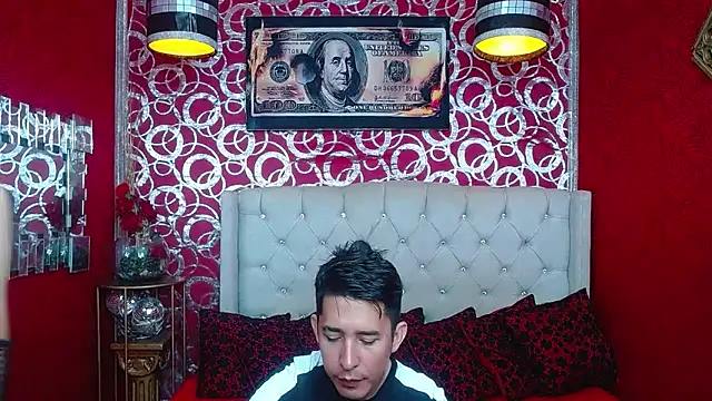 Snapshot of shannentrans chatting on 03.18.25 shannentrans online show from 03.18.25