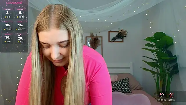 Snapshot of Adr1ana_ chatting on 03.19.25 Adr1ana online show from 03.19.25