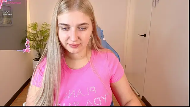 Snapshot of Adr1ana_ chatting on 09.19.25 Adr1ana online show from 09.19.25