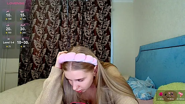 Snapshot of Adr1ana_ chatting on 12.03.25 Adr1ana online show from 12.03.25