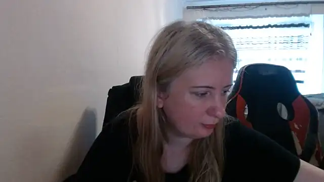 Snapshot of PeterAndJen chatting on 06.21.26 PeterAndJen online show from 06.21.26