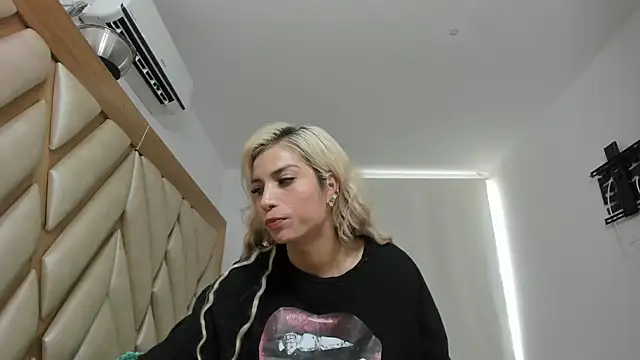 Snapshot of briana_wonder69xxx chatting on 05.01.26 briana wonder69xxx online show from 05.01.26