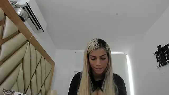 Snapshot of briana_wonder69xxx chatting on 05.27.26 briana wonder69xxx online show from 05.27.26
