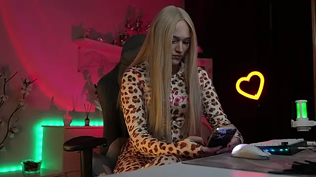 MrsTenderBeast online show from 11.19.25