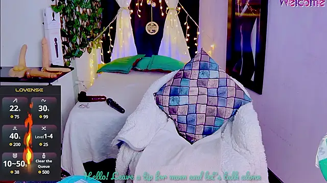 Snapshot of Mommy-pervert chatting on 12.08.24 Mommy-pervert online show from 12.08.24