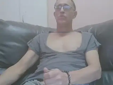 Snapshot of annitsx chatting on 04.18.26 annitsx online show from 04.18.26