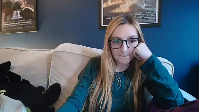 Snapshot of short_sweetpea chatting on 10.21.25 short sweetpea online show from 10.21.25