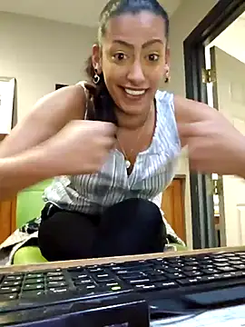 Nikkierosee online show from 02.21.25