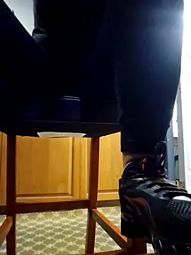 Nikkierosee online show from 03.12.25