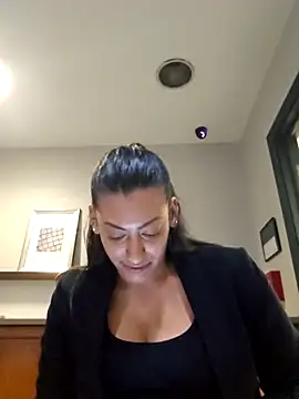 Nikkierosee online show from 03.15.25