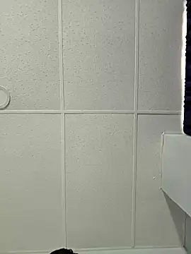 Nikkierosee online show from 10.18.25