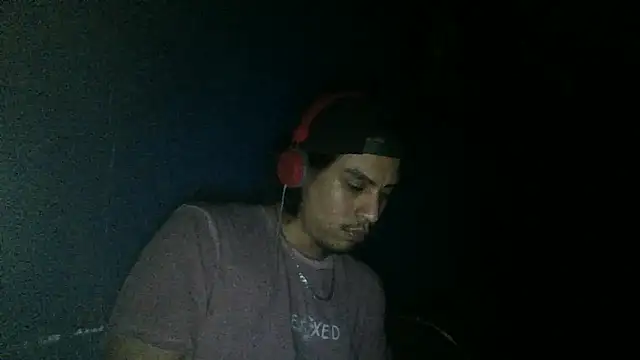 Snapshot of AlexAlejandro13 chatting on 09.24.25 AlexAlejandro13 online show from 09.24.25