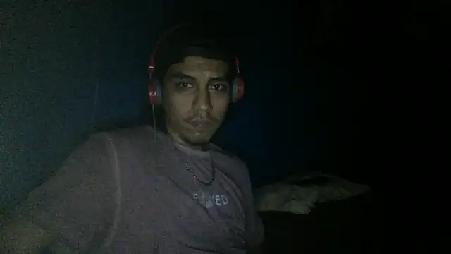 Snapshot of AlexAlejandro13 chatting on 09.26.25 AlexAlejandro13 online show from 09.26.25