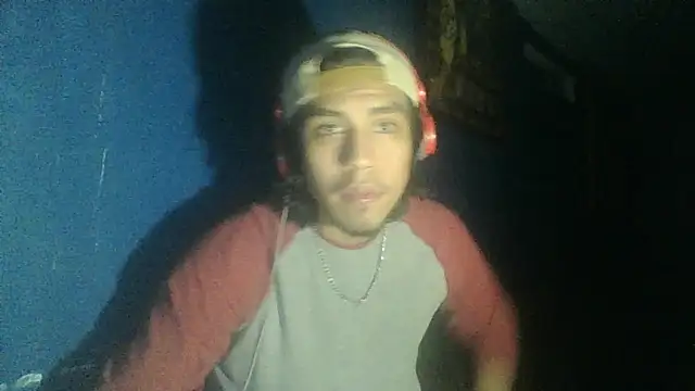 Snapshot of AlexAlejandro13 chatting on 10.08.25 AlexAlejandro13 online show from 10.08.25