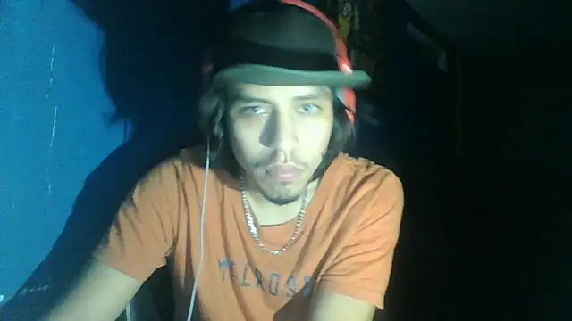 Snapshot of AlexAlejandro13 chatting on 10.10.25 AlexAlejandro13 online show from 10.10.25