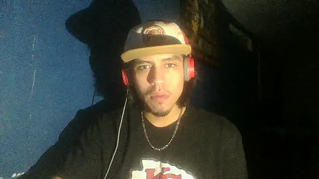 Snapshot of AlexAlejandro13 chatting on 10.14.25 AlexAlejandro13 online show from 10.14.25