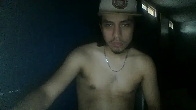 Snapshot of AlexAlejandro13 chatting on 10.17.25 AlexAlejandro13 online show from 10.17.25