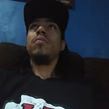 Snapshot of AlexAlejandro13 chatting on 04.18.26 AlexAlejandro13 online show from 04.18.26