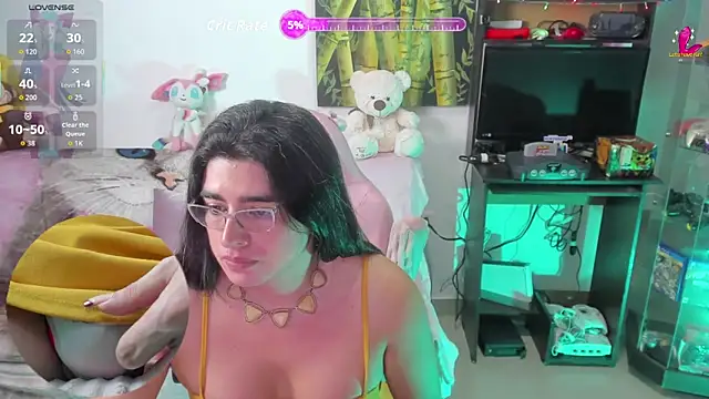 Snapshot of Khalifa_Gold chatting on 04.28.26 Khalifa Gold online show from 04.28.26