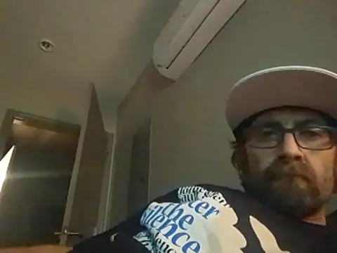 Snapshot of Bottomslut4tops84 chatting on 11.18.25 Bottomslut4tops84 online show from 11.18.25