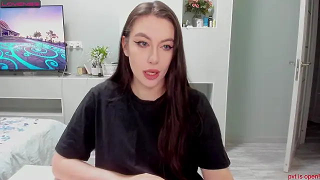 JuliaDiksonX online show from 12.08.24
