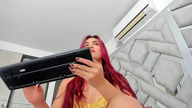 Snapshot of alexandra_fire69x chatting on 05.22.26 alexandra fire69x online show from 05.22.26
