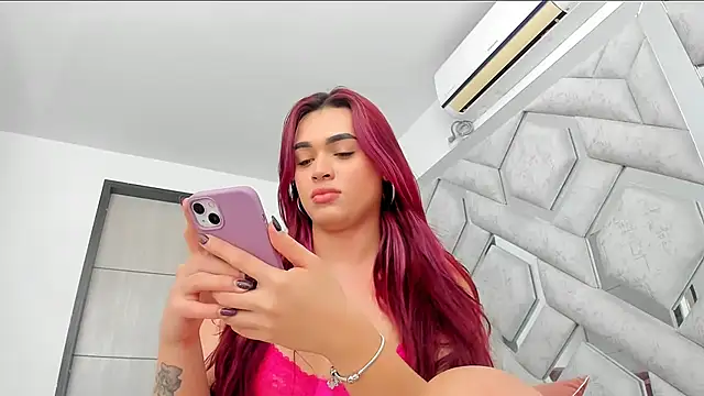 Snapshot of alexandra_fire69x chatting on 05.27.26 alexandra fire69x online show from 05.27.26