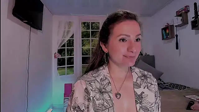 vanessabrown  online show from 04.06.26