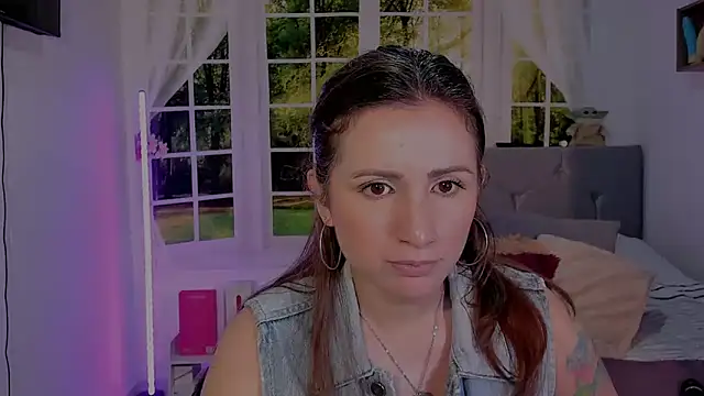 Snapshot of vanessabrown_ chatting on 04.29.26 vanessabrown online show from 04.29.26