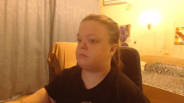 Snapshot of Janiffer_MiMi chatting on 01.11.25 Janiffer MiMi online show from 01.11.25