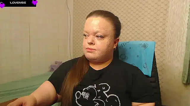 Snapshot of Janiffer_MiMi chatting on 04.19.26 Janiffer MiMi online show from 04.19.26