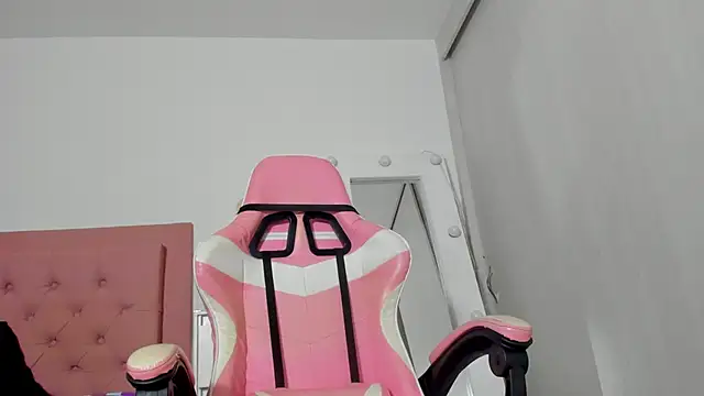 Snapshot of Lindsay-hii chatting on 01.14.25 Lindsay-hii online show from 01.14.25