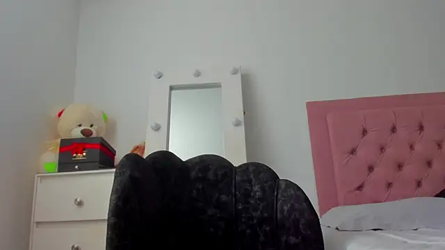 Snapshot of Lindsay-hii chatting on 09.24.25 Lindsay-hii online show from 09.24.25