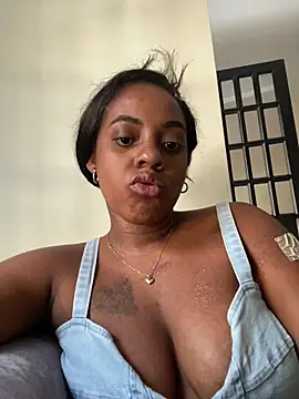 Snapshot of HollyJorda chatting on 12.15.25 HollyJorda online show from 12.15.25