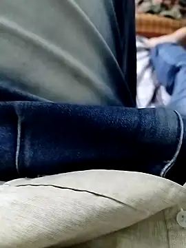 Snapshot of 8inch_monster chatting on 01.29.25 8inch monster online show from 01.29.25