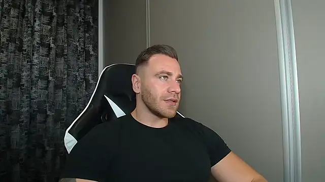 Snapshot of Thori92 chatting on 07.19.26 Thori92 online show from 07.19.26