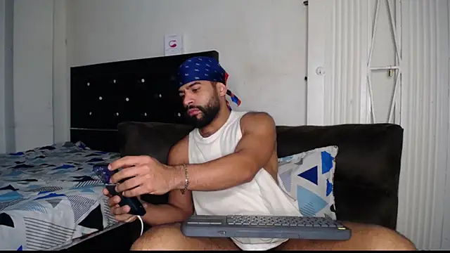 Snapshot of sweatyhairypig23 chatting on 03.23.25 sweatyhairypig23 online show from 03.23.25