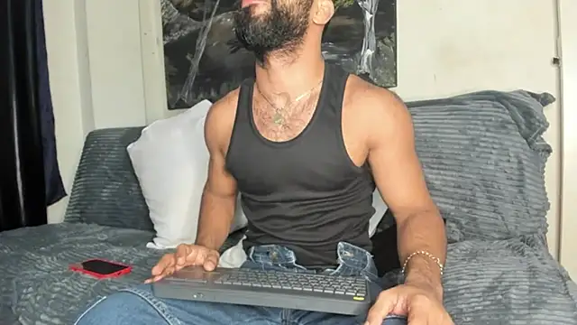 Snapshot of sweatyhairypig23 chatting on 10.05.25 sweatyhairypig23 online show from 10.05.25