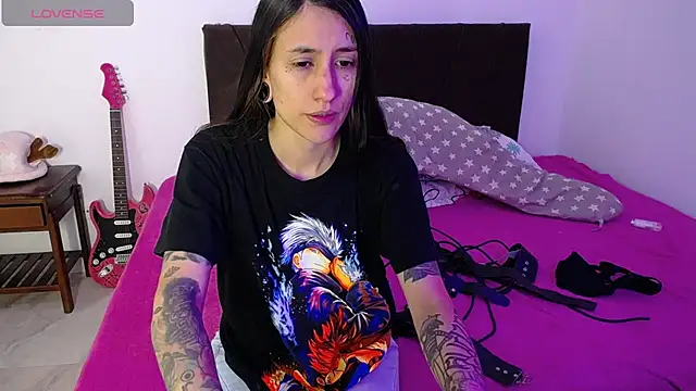 Snapshot of I_am_kim chatting on 10.31.25 I am kim online show from 10.31.25