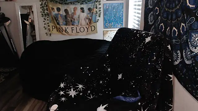 Snapshot of ElektraExotic chatting on 09.24.25 ElektraExotic online show from 09.24.25