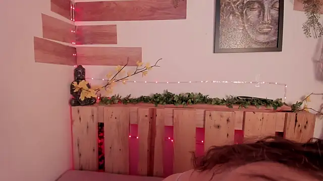 llanna  online show from 04.13.26