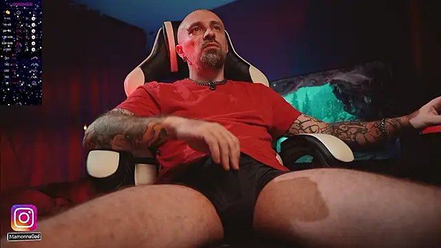 Snapshot of LuckyAlexx chatting on 02.12.26 LuckyAlexx online show from 02.12.26