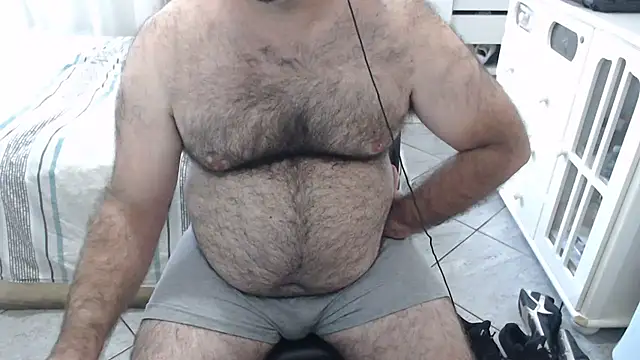 Snapshot of MysterBearMG chatting on 04.19.26 MysterBearMG online show from 04.19.26